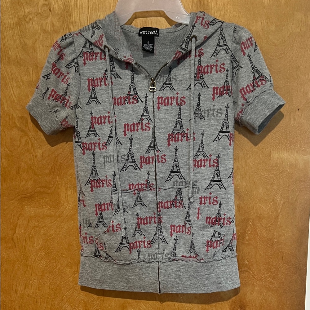 Wet Seal Junior’s Gray and Red Paris Print Short Sleeve Hoodie Sz.S